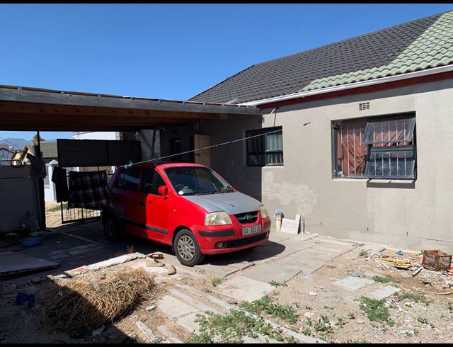 3 BEDROOM FREEHOLD FOR SALE IN CLAIREWOOD